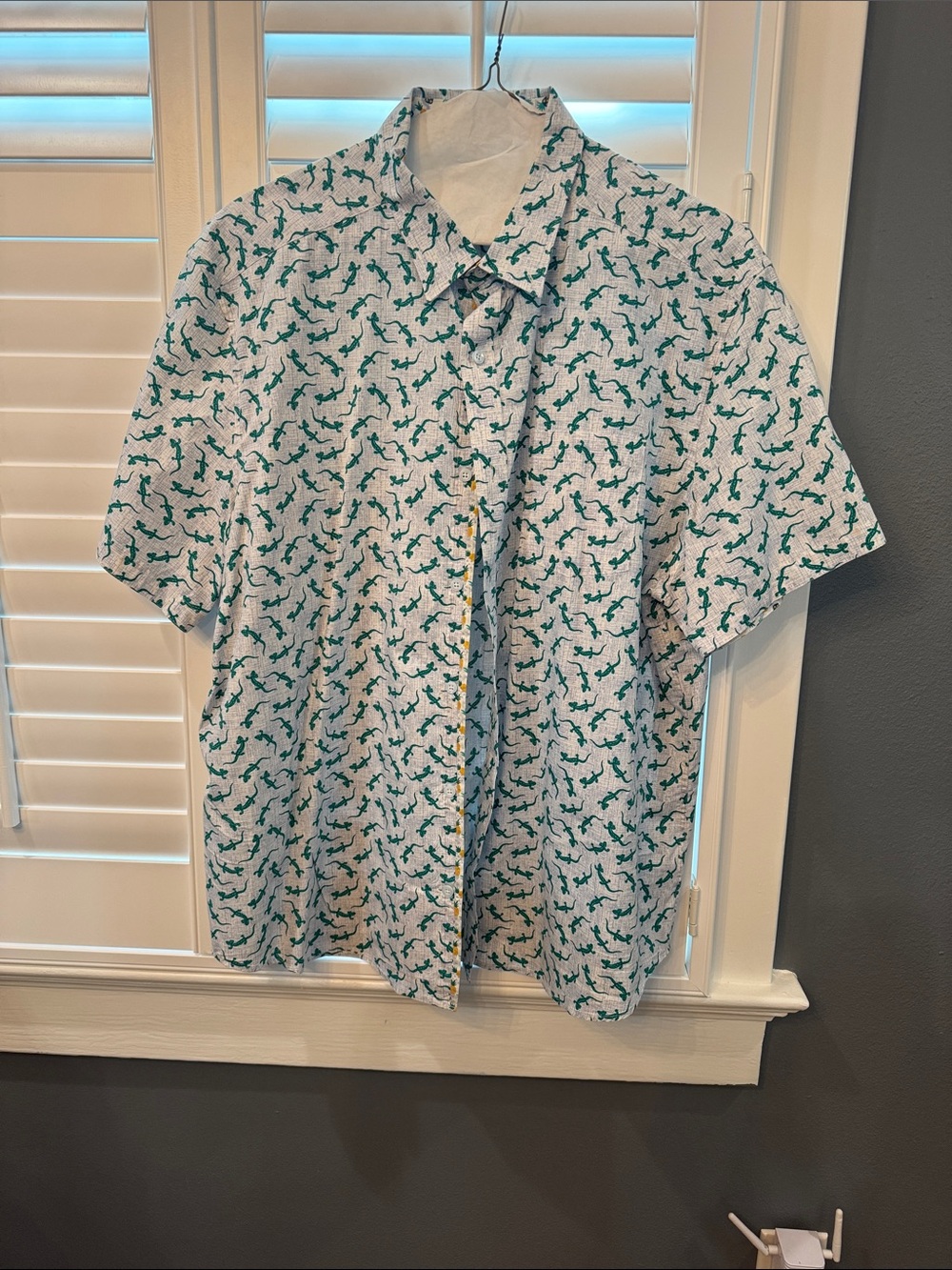 Johnston & Murphy White Short-Sleeve Button-Down with Teal Lizard Print